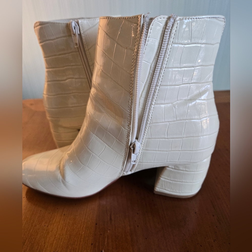 Chinese Laundry Croc Embossed Cream Ankle Booties | Block Heel | Size 7.5 (EU 38 - Picture 6 of 11